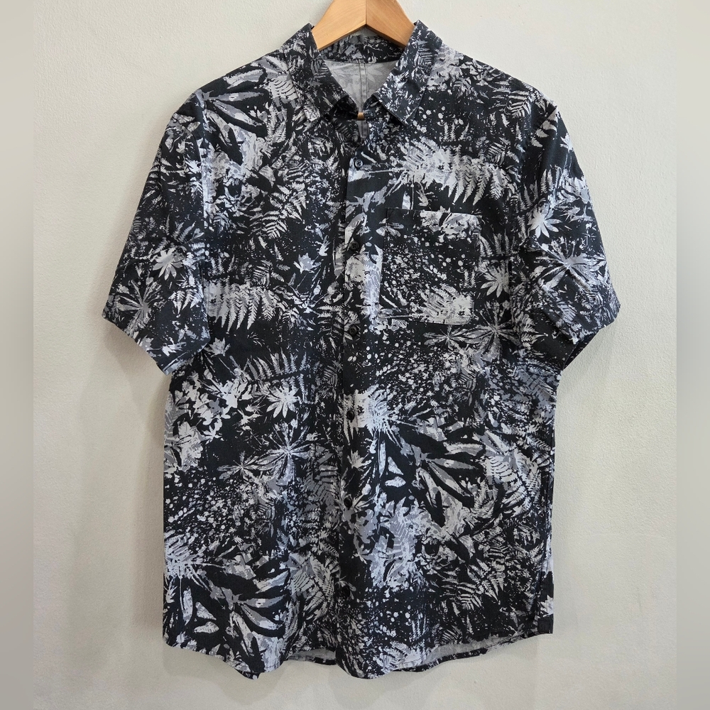 Lululemon All Town Shirt Men's Medium Gray Black Leaf Print Hawaiian